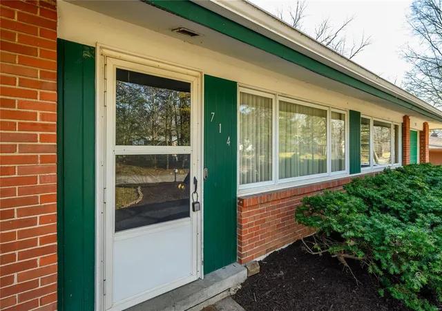 Photo 3 of Single Family Residence at 714 Lantern Ln, Saint Louis, MO 63132 | MLS# MIS25013027 | | Sold on 2025-05-02