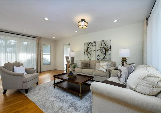 Photo 4 of Single Family Residence at 714 Lantern Ln, Saint Louis, MO 63132 | MLS# MIS25013027 | | Sold on 2025-05-02