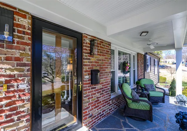 Photo 3 of Single Family Residence at 9 Cheyenne Ct, Saint Louis, MO 63122 | MLS# MIS25013030 |  | Sold on 2025-05-05