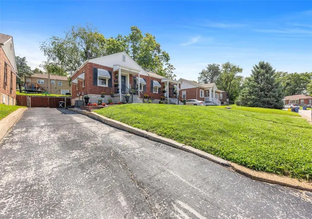 Photo 4 of Multi Family at 3430 Saint Mark Ln, Saint Ann, MO 63074 | MLS# MIS25013035 | | Sold on 2025-04-10