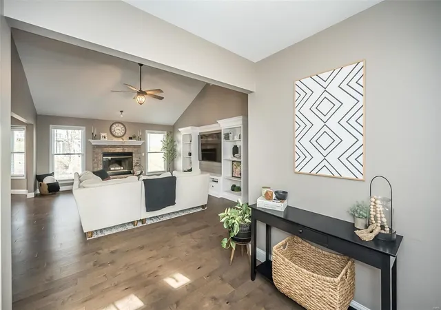 Photo 3 of Single Family Residence at 1271 Twinleaf Cir, Saint Peters, MO 63376 | MLS# MIS25013144 | | Sold on 2025-04-28