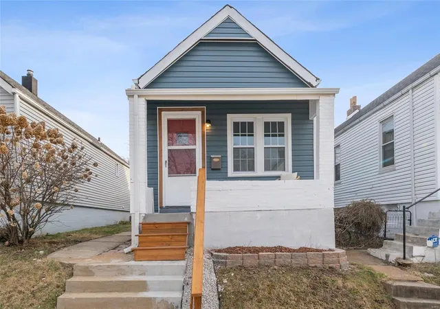 Single Family Residence at 4338 Humphrey St, Saint Louis, MO 63116 | MLS# MIS25013147 | | Sold on 2025-05-02