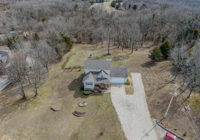 Photo 4 of Single Family Residence at 92 Sassafrass Ridge Dr, Camdenton, MO 65020 | MLS# MIS25013175 | | Sold on 2025-04-30