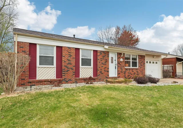 Photo 3 of Single Family Residence at 3259 Janton Ln, Saint Charles, MO 63301 | MLS# MIS25013207 |  | Sold on 2025-04-23