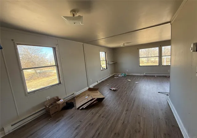 Photo 5 of Single Family Residence at 400 Shakelford St, Wellsville, MO 63384 | MLS# MIS25013228 |  | Sold on 2025-04-08