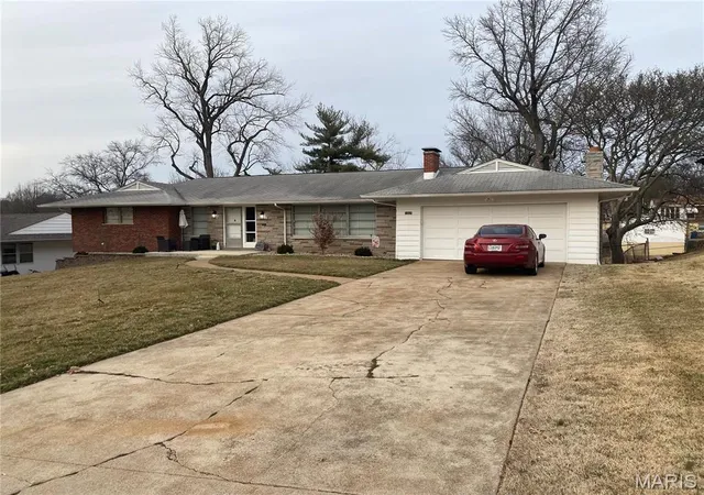 Single Family Residence at 10025 Stonell Dr, Saint Louis, MO 63123 | MLS# MIS25013283 | | Sold on 2025-05-16