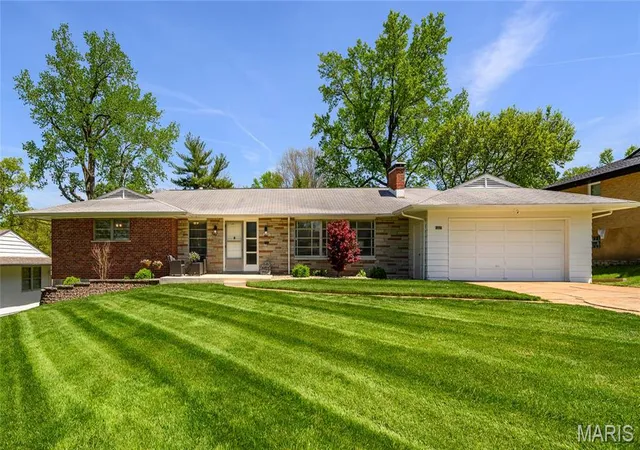 Photo 1 of Single Family Residence at 10025 Stonell Dr, Saint Louis, MO 63123 | MLS# MIS25013283 | | Sold on 2025-05-16