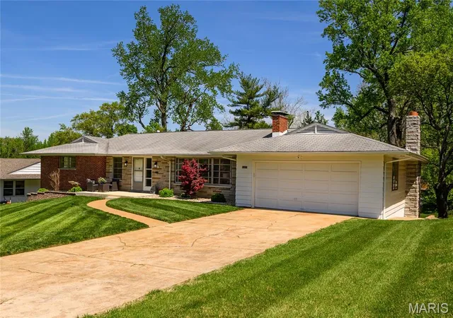 Photo 2 of Single Family Residence at 10025 Stonell Dr, Saint Louis, MO 63123 | MLS# MIS25013283 | | Sold on 2025-05-16