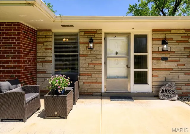 Photo 4 of Single Family Residence at 10025 Stonell Dr, Saint Louis, MO 63123 | MLS# MIS25013283 | | Sold on 2025-05-16
