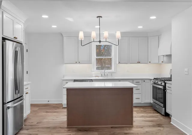 Photo 4 of Single Family Residence at 10140 Florinda Dr, Saint Louis, MO 63123 | MLS# MIS25013286 | | Sold on 2025-03-27
