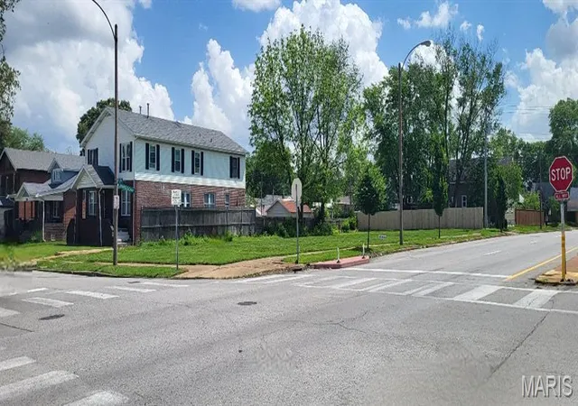Photo 2 of Townhouse for sale at 3308 Jamieson Ave, Saint Louis, MO 63139 | MLS# MIS25013299 | Listing updated on 2026-07-01