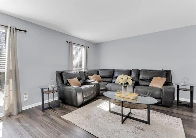 Photo 4 of Single Family Residence at 3061 Grassy Valley Dr, Saint Louis, MO 63129 | MLS# MIS25013301 |  | Sold on 2025-04-11