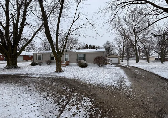 Photo 2 of Single Family Residence at 504 E Mill Street, Shelbina, MO 63468 | MLS# MIS25013304 | | Sold on 2025-05-23