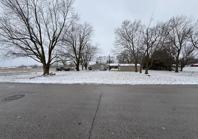 Photo 3 of Single Family Residence at 504 E Mill Street, Shelbina, MO 63468 | MLS# MIS25013304 | | Sold on 2025-05-23