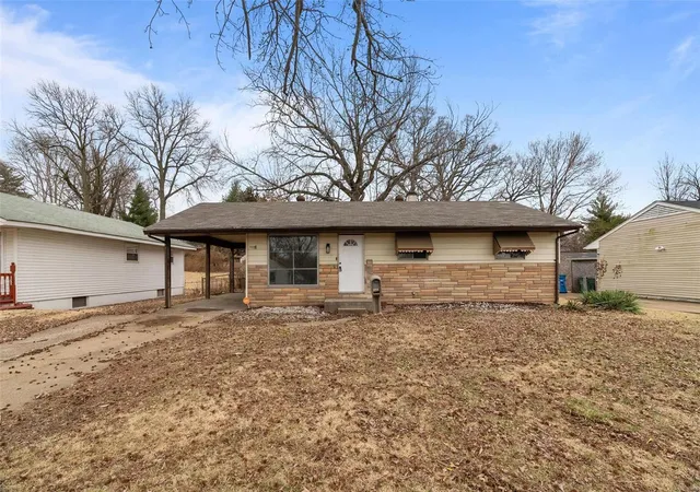 Photo 1 of Single Family Residence at 10424 Spring Garden Dr, Saint Louis, MO 63137 | MLS# MIS25013322 |  | Sold on 2025-04-23