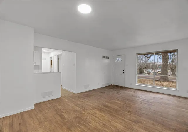 Photo 3 of Single Family Residence at 10424 Spring Garden Dr, Saint Louis, MO 63137 | MLS# MIS25013322 |  | Sold on 2025-04-23