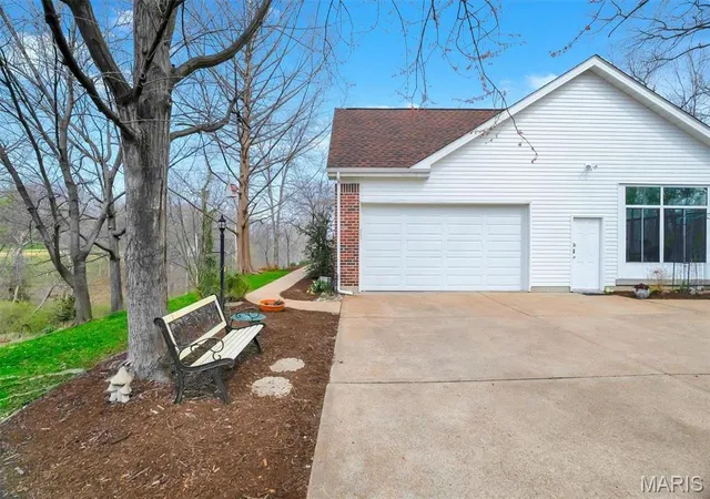 Photo 3 of Single Family Residence at 496 Highland Ave, Saint Louis, MO 63122 | MLS# MIS25013347 |  | Sold on 2025-06-23
