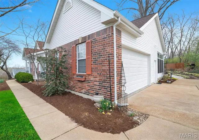 Photo 4 of Single Family Residence at 496 Highland Ave, Saint Louis, MO 63122 | MLS# MIS25013347 |  | Sold on 2025-06-23