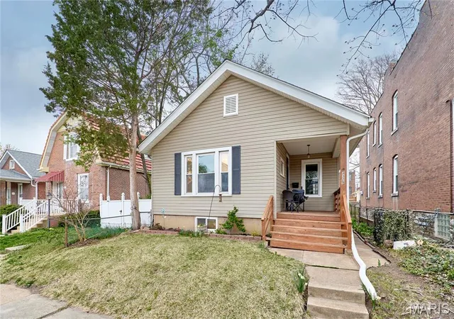 Photo 1 of Single Family Residence at 4329 Ellenwood Ave, Saint Louis, MO 63116 | MLS# MIS25013375 |  | Sold on 2025-05-27