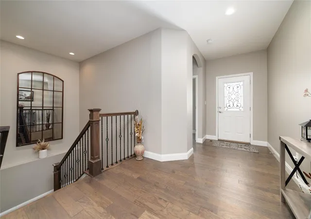 Photo 2 of Single Family Residence at 425 Barn Swallow Dr, Lake Saint Louis, MO 63367 | MLS# MIS25013377 | | Sold on 2025-04-23