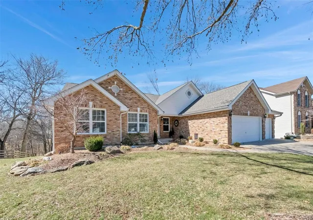 Single Family Residence at 2377 Canyon Dr, Saint Charles, MO 63303 | MLS# MIS25013399 | | Sold on 2025-04-24