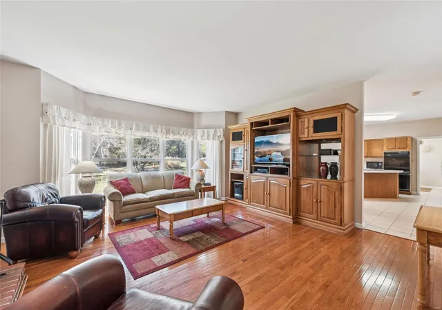 Photo 3 of Single Family Residence at 10233 Tesson Valley Ct, Saint Louis, MO 63123 | MLS# MIS25013401 | | Sold on 2025-04-15