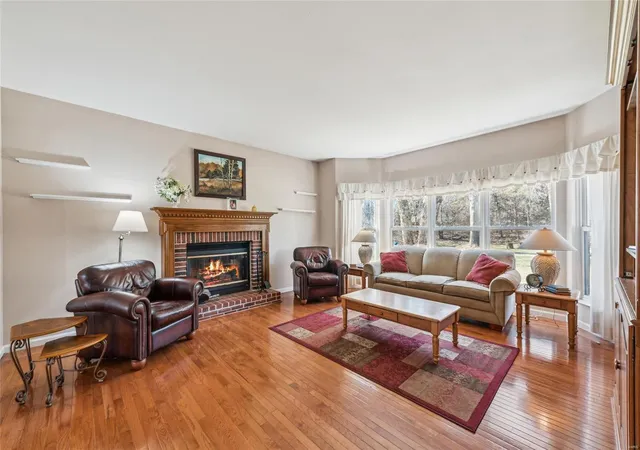 Photo 4 of Single Family Residence at 10233 Tesson Valley Ct, Saint Louis, MO 63123 | MLS# MIS25013401 | | Sold on 2025-04-15
