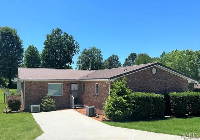 Photo 3 of Single Family Residence at 501 Forrest, Dexter, MO 63841 | MLS# MIS25013457 |  | Sold on 2025-12-16