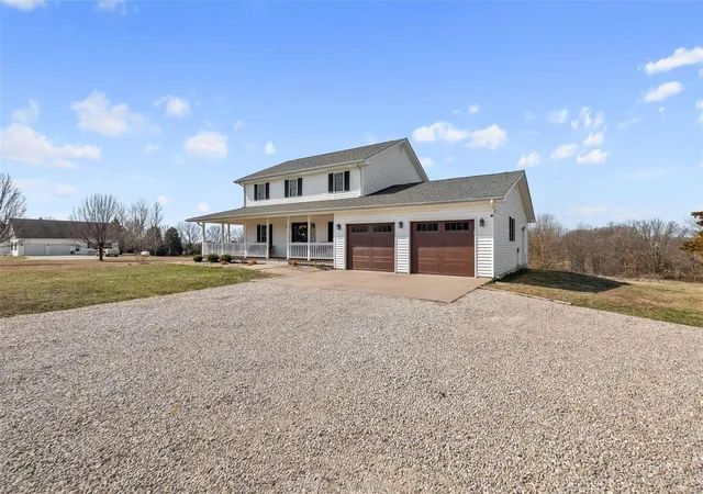 Photo 2 of Single Family Residence at 1577 State Road Zz, Wellsville, MO 63384 | MLS# MIS25013464 | | Sold on 2025-04-15