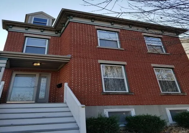 Photo 4 of Single Family Residence at 2810 Park Ave, Saint Louis, MO 63104 | MLS# MIS25013483 | | Sold on 2025-04-30