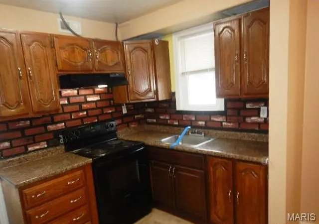 Photo 4 of Single Family Residence at 842 Margo Ave, Saint Louis, MO 63135 | MLS# MIS25013535 | | Sold on 2025-05-19