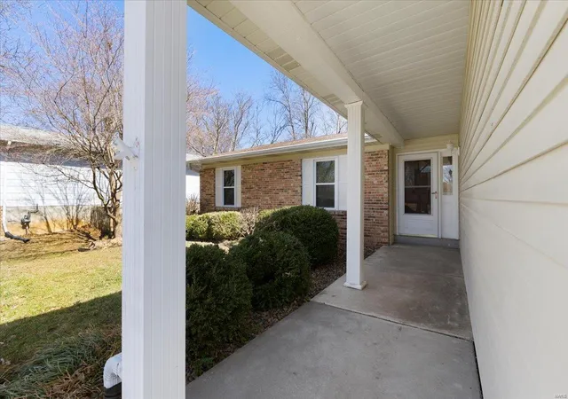 Photo 3 of Single Family Residence at 12 Dogwood Ln, Saint Peters, MO 63376 | MLS# MIS25013547 |  | Sold on 2025-04-18