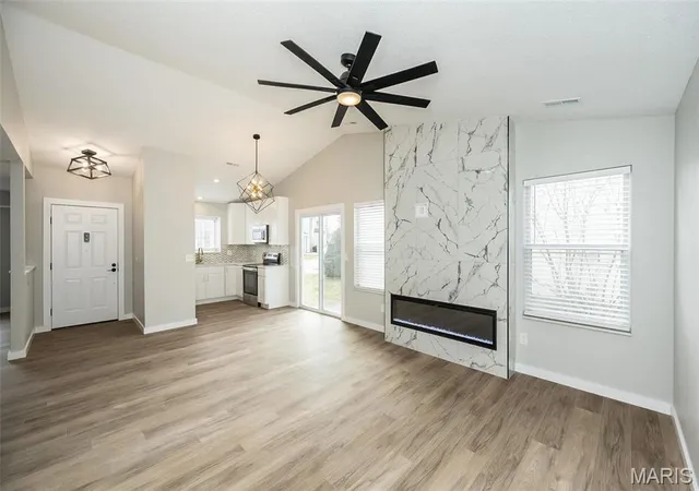 Photo 2 of Villa at 403 Cambridge Pl #A, Saint Peters, MO 63376 | MLS# MIS25013594 | | Sold on 2025-07-16