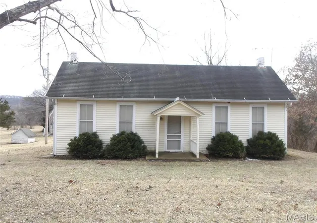 Photo 2 of Farm at 1139 Hwy J, New Florence, MO 63363 | MLS# MIS25013601 | | Sold on 2025-06-23
