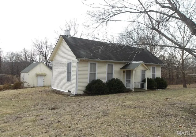 Photo 3 of Farm at 1139 Hwy J, New Florence, MO 63363 | MLS# MIS25013601 | | Sold on 2025-06-23