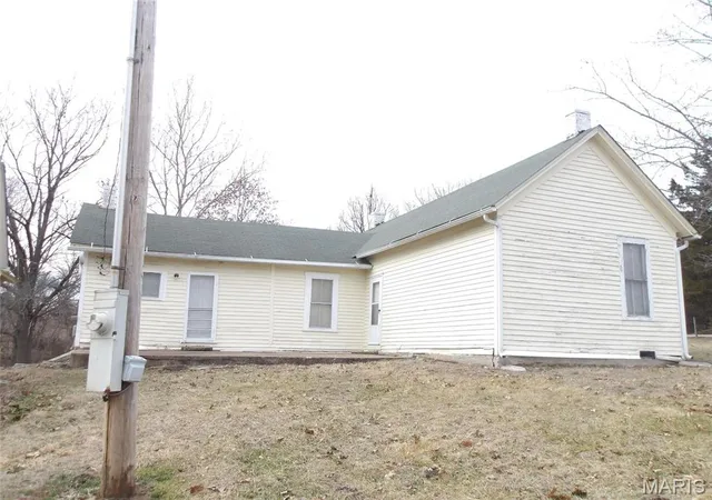 Photo 5 of Farm at 1139 Hwy J, New Florence, MO 63363 | MLS# MIS25013601 | | Sold on 2025-06-23