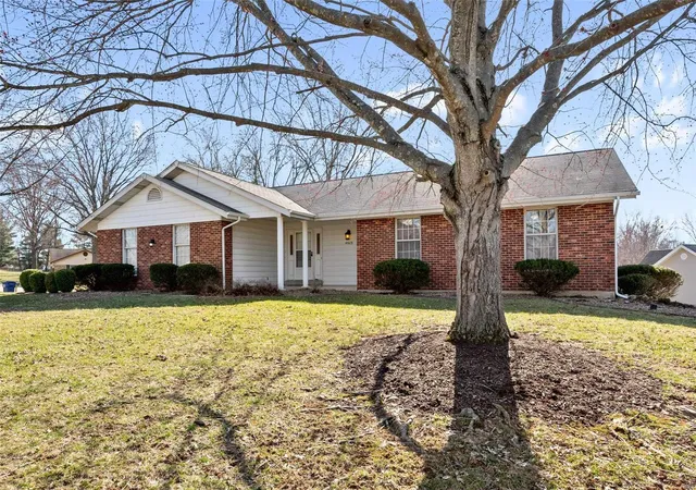 Single Family Residence at 4605 Briargate Dr, Saint Charles, MO 63304 | MLS# MIS25013630 | | Sold on 2025-04-22