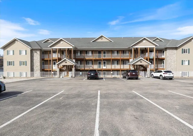 Photo 2 of Condominium at 255 Plaza Beach Dr #2B, Camdenton, MO 65020 | MLS# MIS25013638 | | Sold on 2025-04-04
