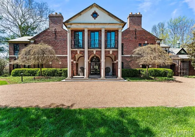 Single Family Residence at 24 Brentmoor Park, Saint Louis, MO 63105 | MLS# MIS25013687 | | Sold on 2025-04-30