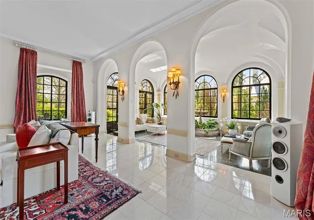 Photo 3 of Single Family Residence at 24 Brentmoor Park, Saint Louis, MO 63105 | MLS# MIS25013687 | | Sold on 2025-04-30