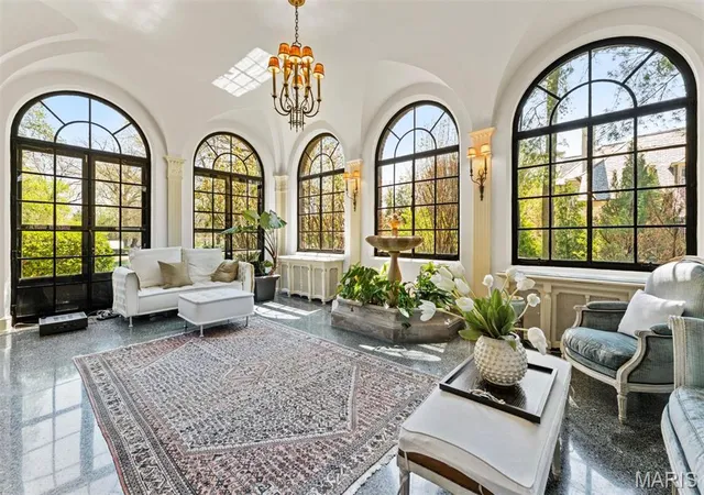 Photo 4 of Single Family Residence at 24 Brentmoor Park, Saint Louis, MO 63105 | MLS# MIS25013687 | | Sold on 2025-04-30