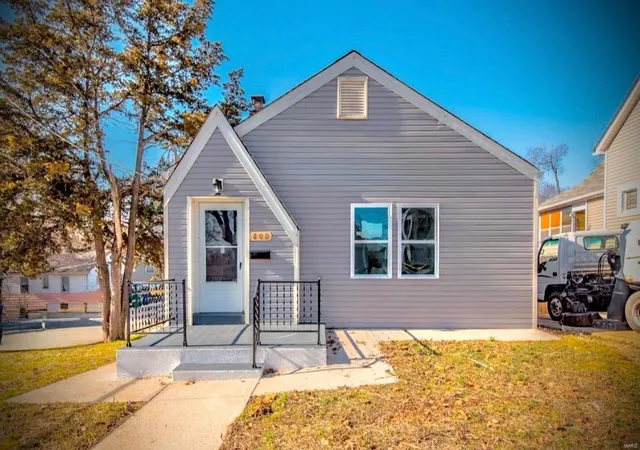 Single Family Residence at 600 Horn Ave, Saint Louis, MO 63125 | MLS# MIS25013702 | | Sold on 2025-04-21