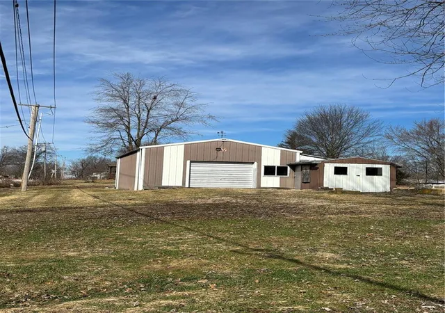 Photo 5 of Single Family Residence at 2789 Walnut Ave, Kingdom City, MO 65262 | MLS# MIS25013711 | | Sold on 2025-05-01