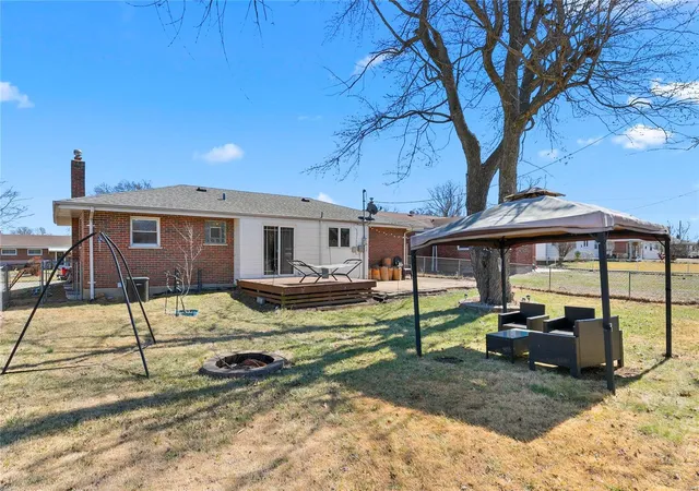 Photo 3 of Single Family Residence at 10109 Hammerdale Ln, Saint Louis, MO 63123 | MLS# MIS25013813 |  | Sold on 2025-04-11