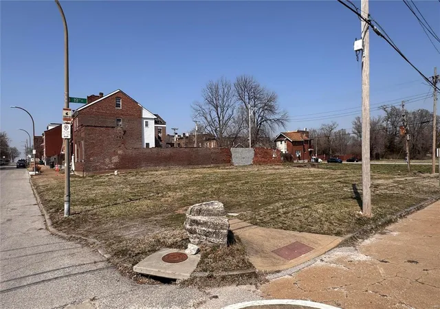 Photo 3 of Land for sale at 1901 Benton St, Saint Louis, MO 63106 | MLS# MIS25013815 | Listing updated on 2025-04-29