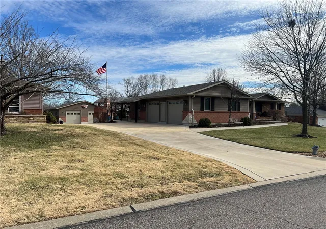 Photo 3 of Single Family Residence at 11842 Tescord Dr, Saint Louis, MO 63128 | MLS# MIS25013847 |  | Sold on 2025-04-29