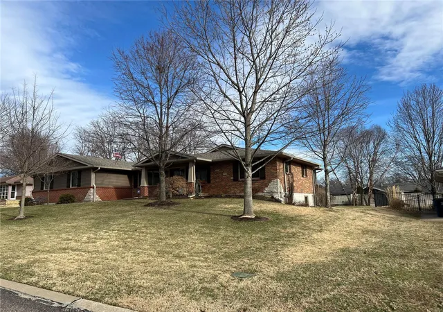 Photo 4 of Single Family Residence at 11842 Tescord Dr, Saint Louis, MO 63128 | MLS# MIS25013847 |  | Sold on 2025-04-29