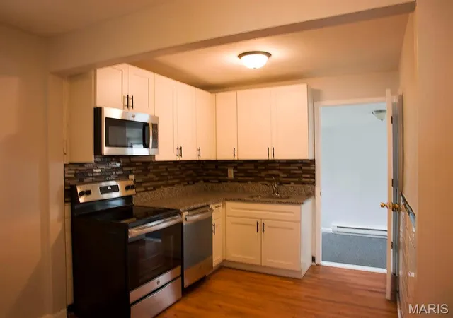 Photo 4 of Single Family Residence at 7524 Stanwood Dr, Saint Louis, MO 63121 | MLS# MIS25013954 | | Sold on 2025-05-30