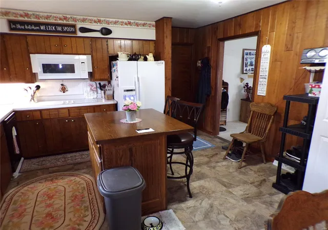 Photo 5 of Single Family Residence at 508 N Galloway Rd, Vandalia, MO 63382 | MLS# MIS25013967 | | Sold on 2025-05-30