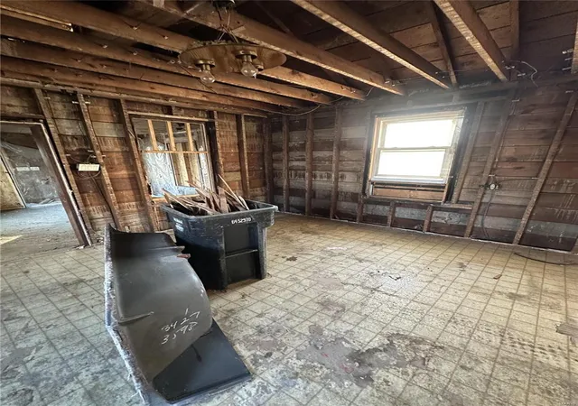 Photo 4 of Single Family Residence at 3710 Orient Ave, Saint Louis, MO 63125 | MLS# MIS25013969 | | Sold on 2025-04-08